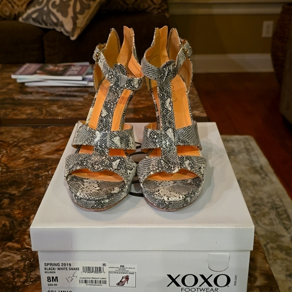 XOXO sandals sixlze 8
